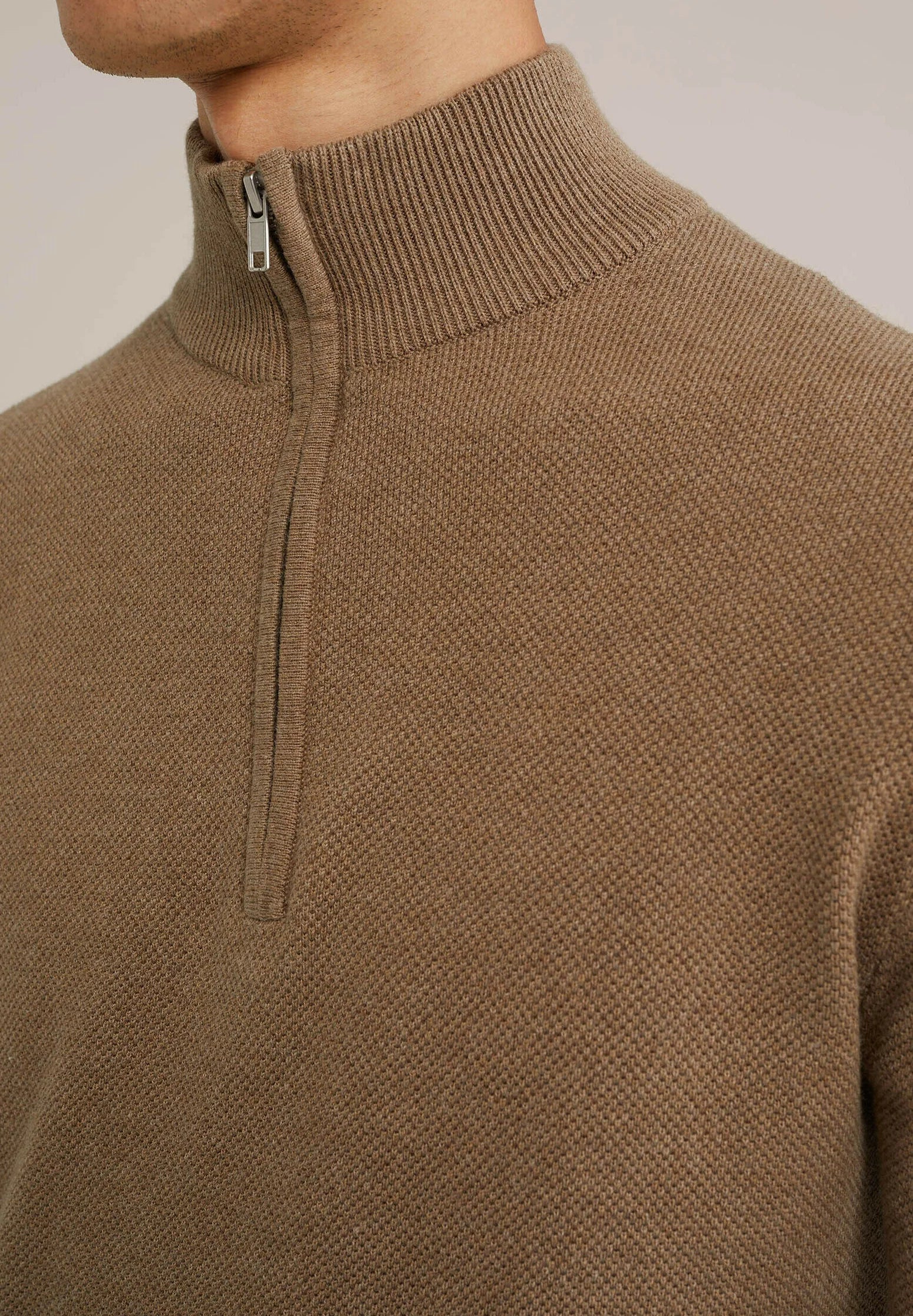 Suéter Masculino em Algodão com Gola Troyer e Zíper - Caramelo