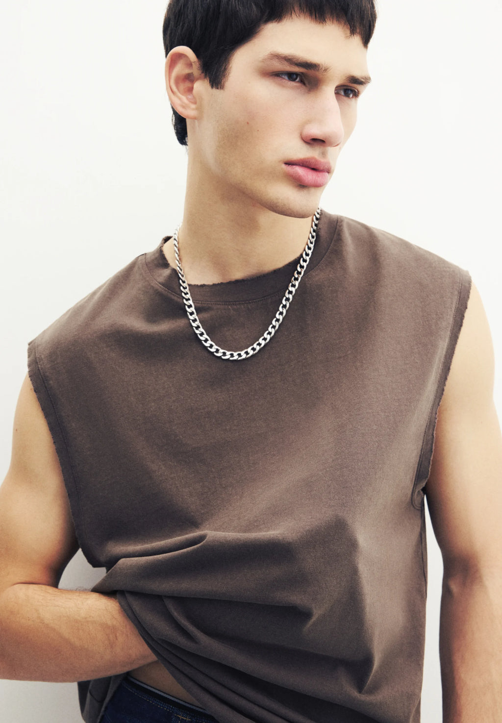 Regata Básica Gola Redonda - Marrom