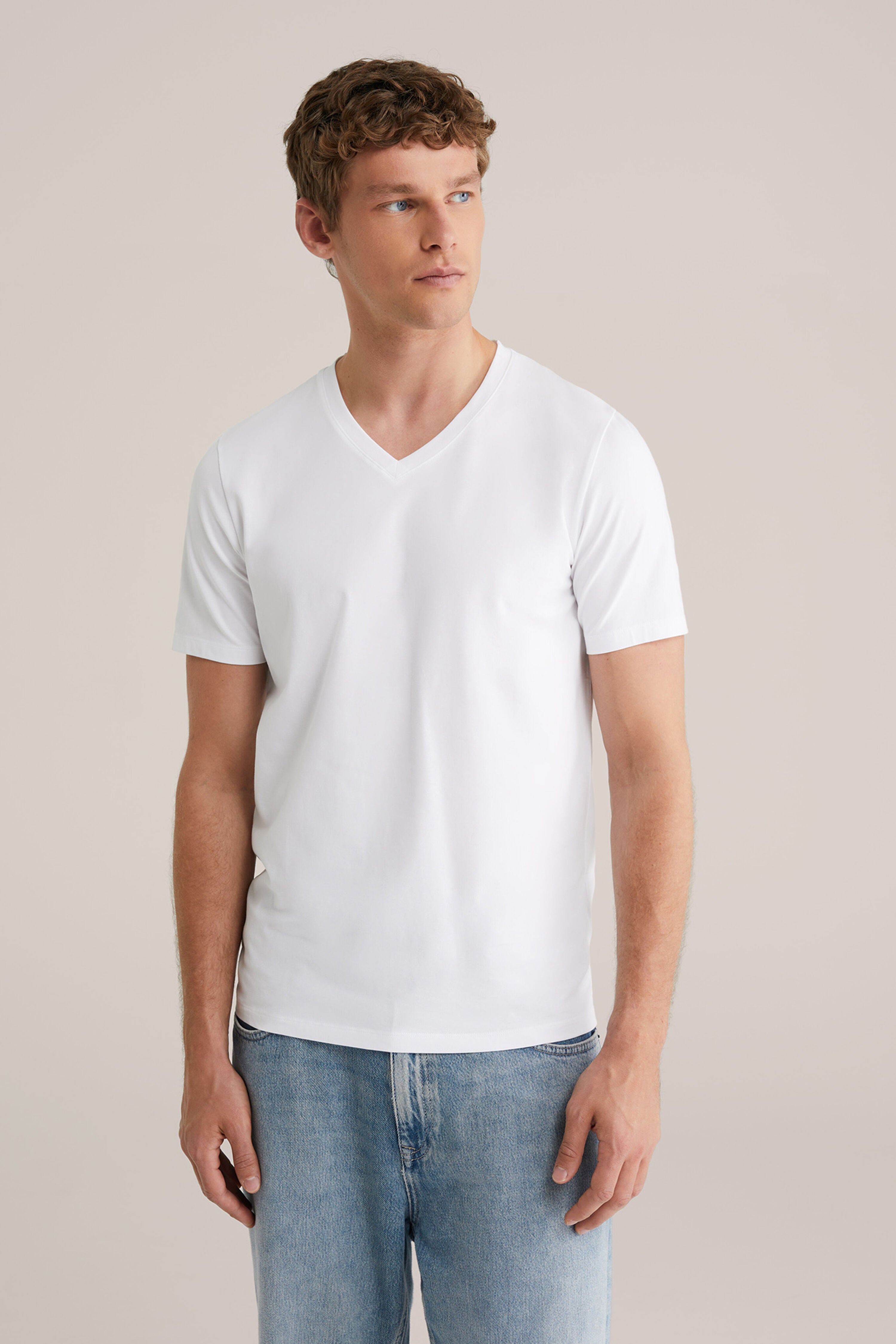 Camiseta Básica de Corte Regular com Gola V - Branco