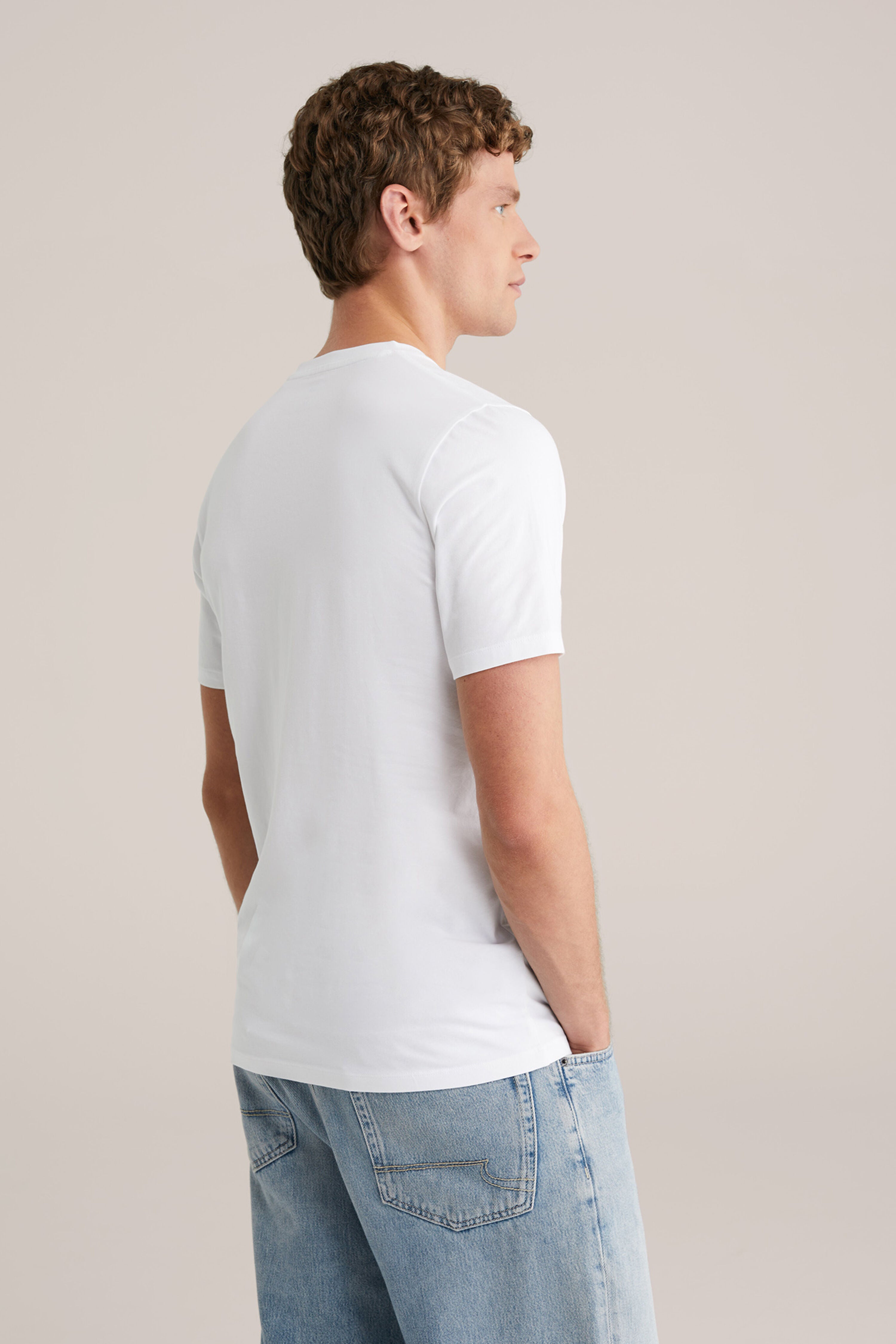 Camiseta Básica de Corte Regular com Gola V - Branco