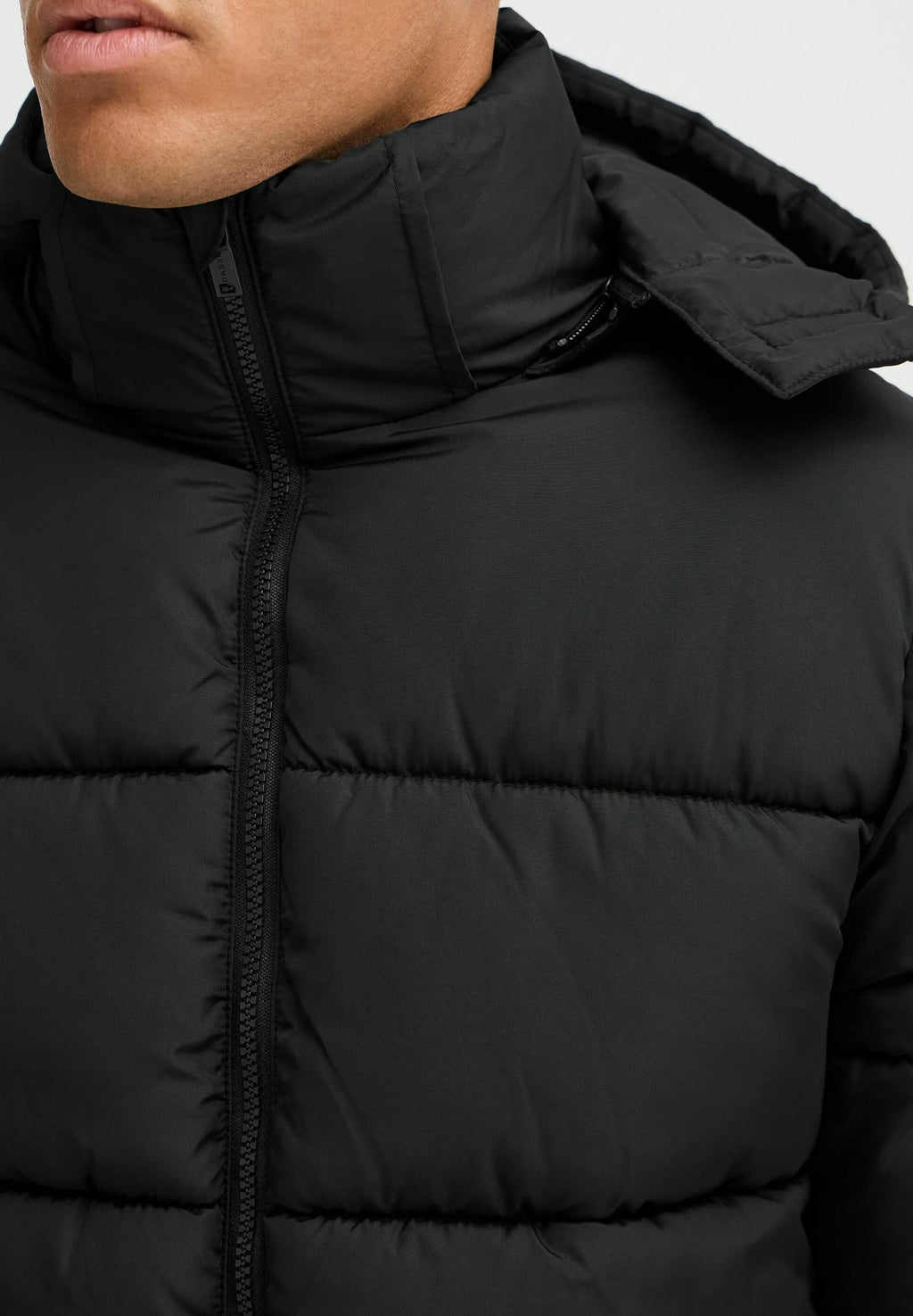 Jaqueta Puffer Ultraleve com Capuz - Preto