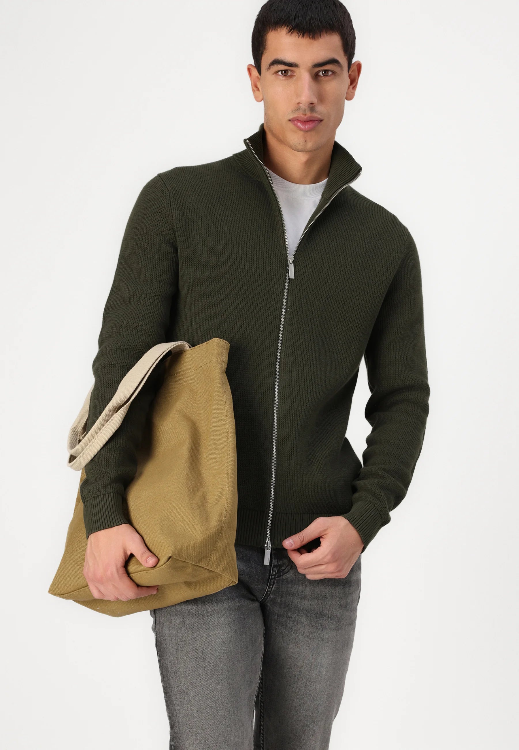 Cardigan Comfort com Gola Alta e Zíper - Verde Militar
