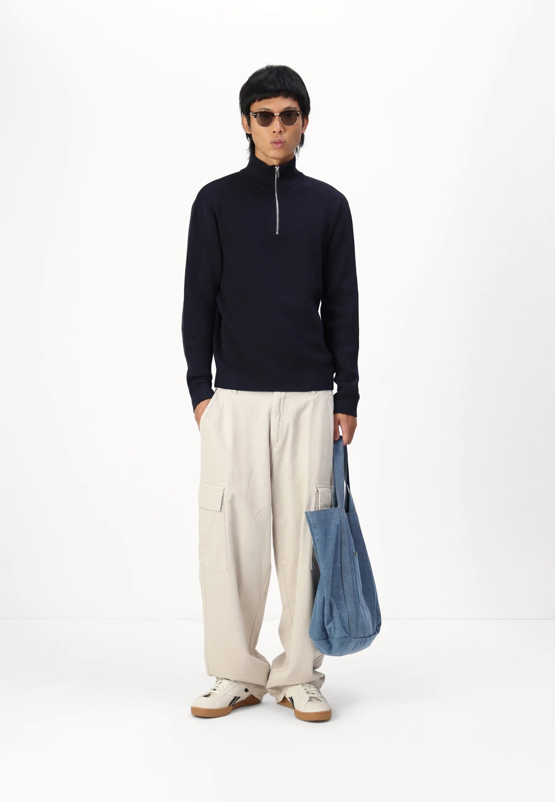 Suéter Comfort Texturizada com Gola Alta e Zíper - Azul marinho