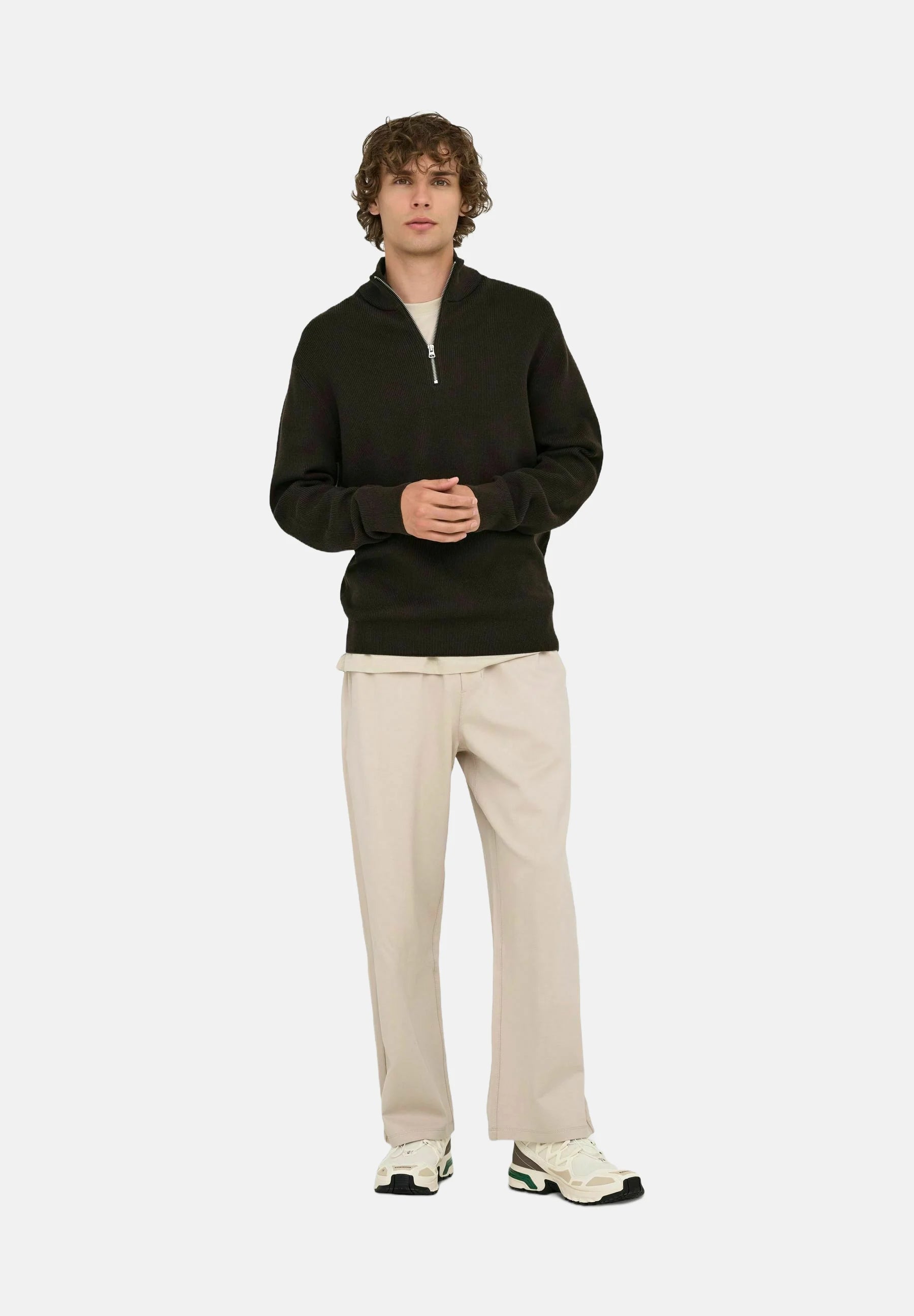 Suéter Comfort Texturizada com Gola Alta e Zíper - Café