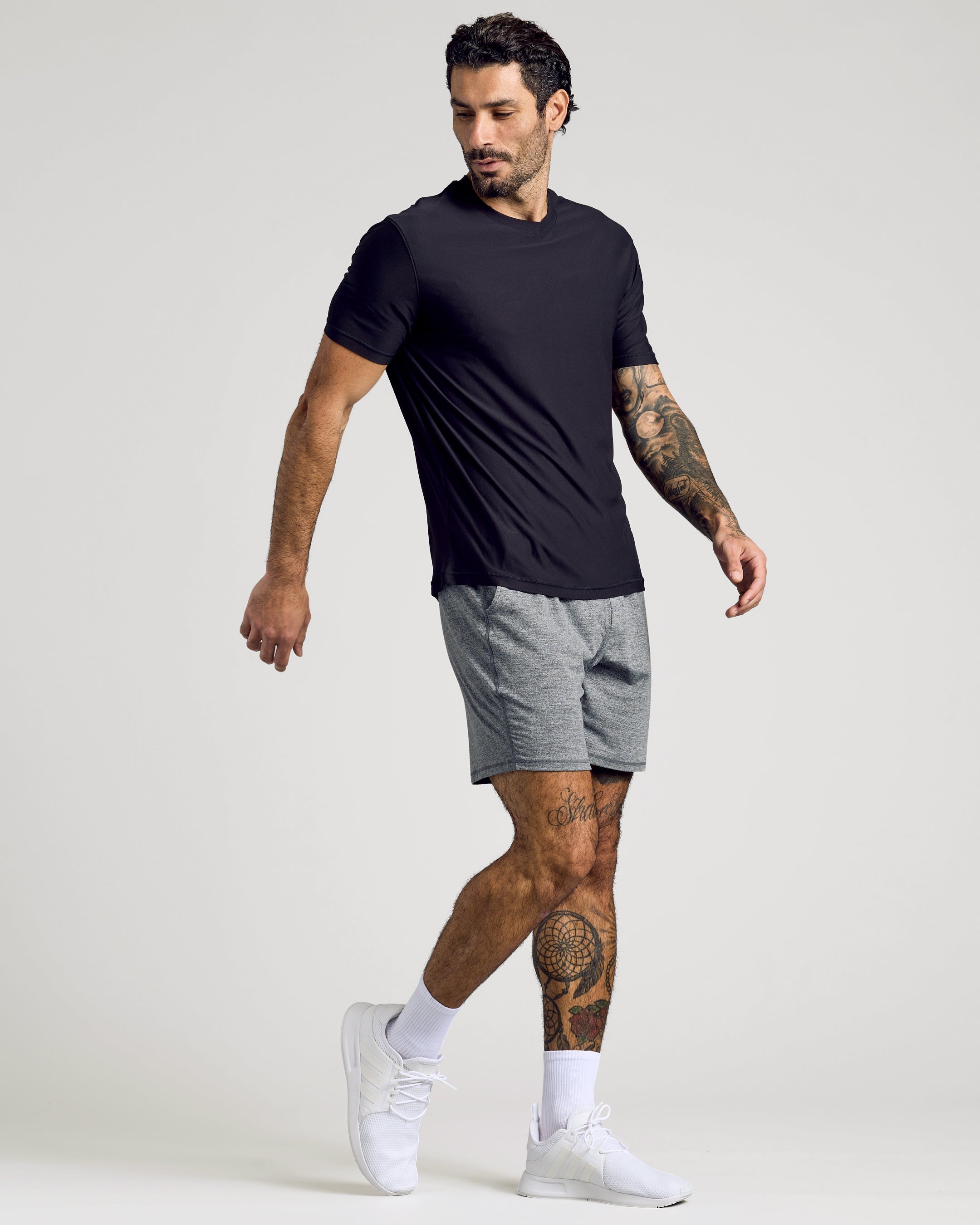 Camiseta Clássica Gola Redonda - Preto