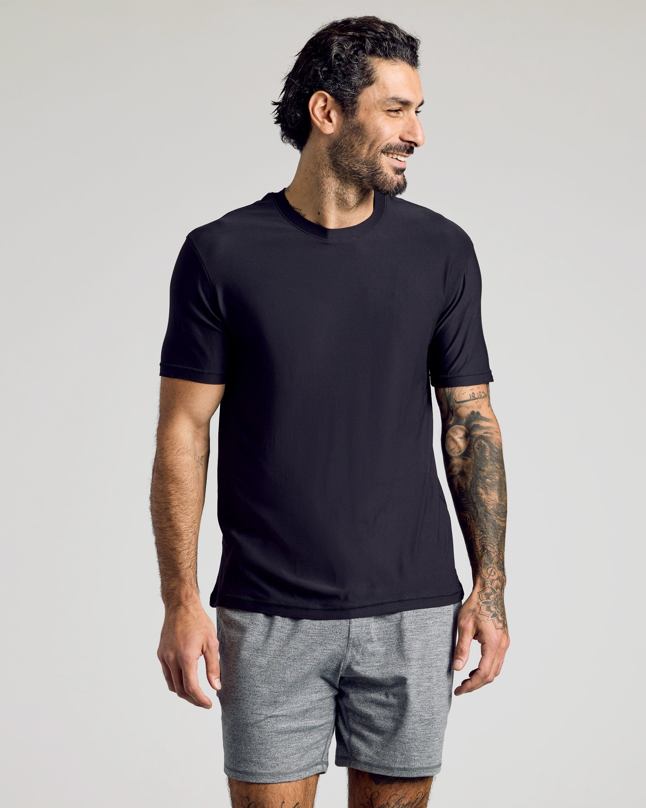 Camiseta Clássica Gola Redonda - Preto
