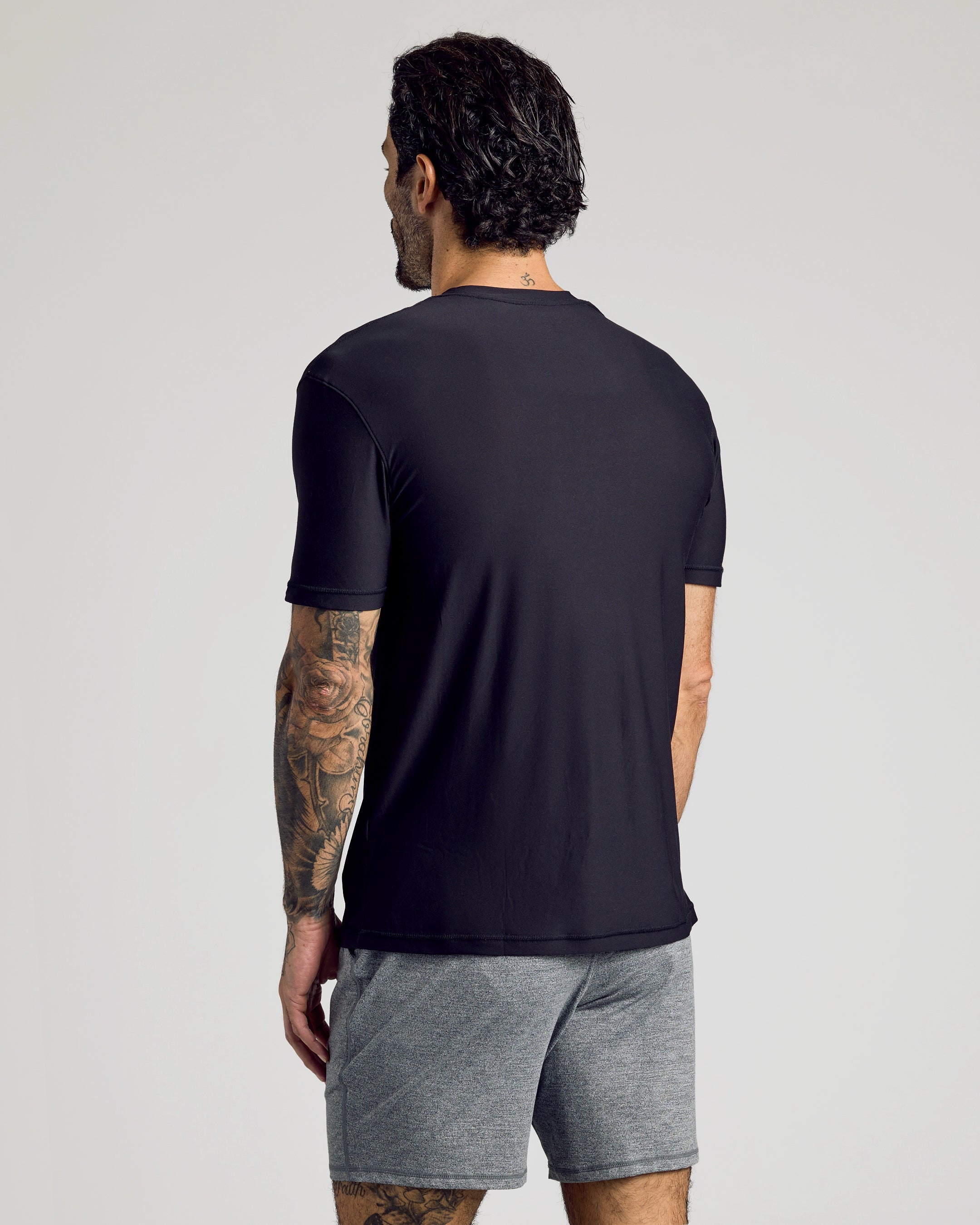Camiseta Clássica Gola Redonda - Preto