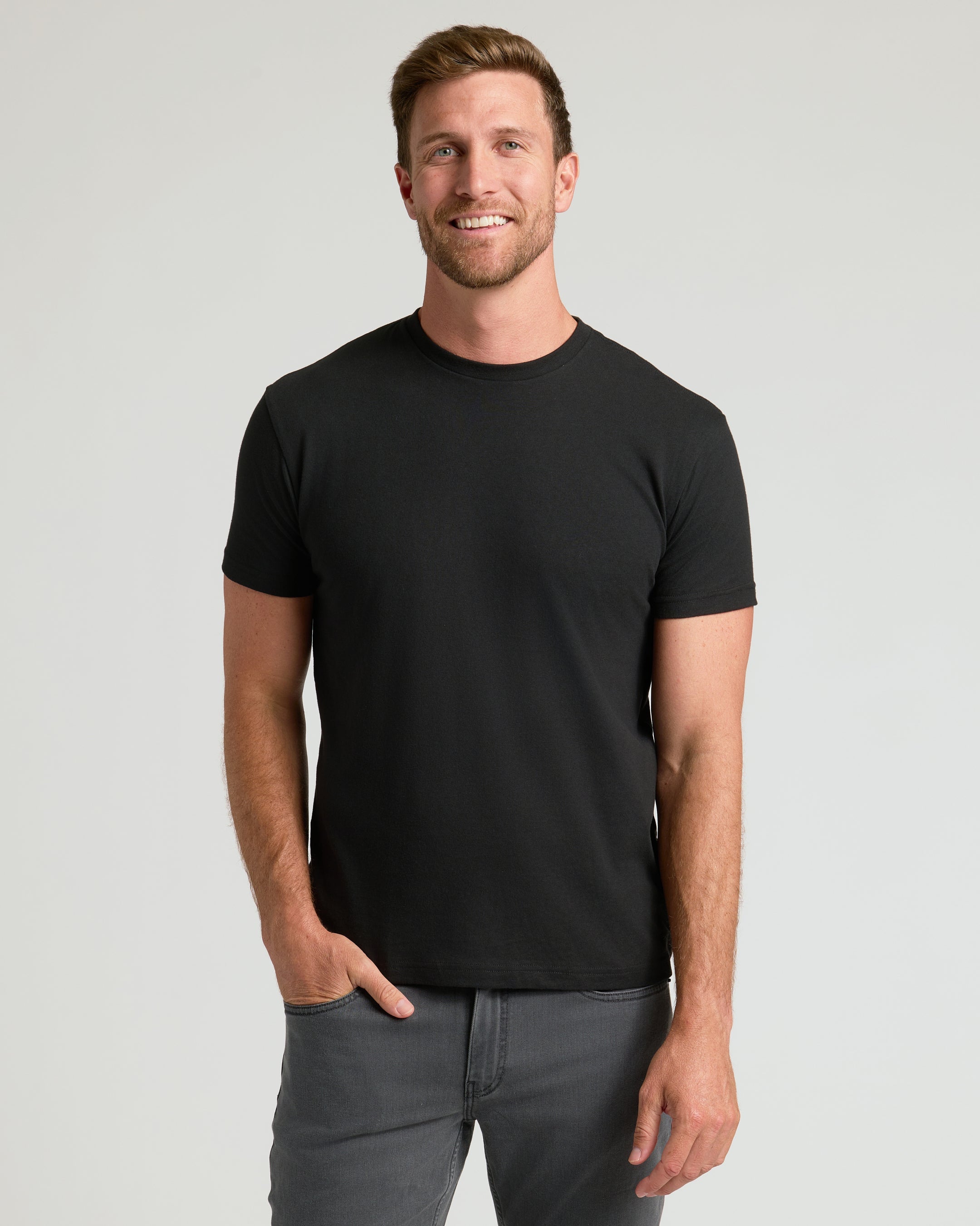 Kit com 3 Camisetas Gola Redonda - Preto