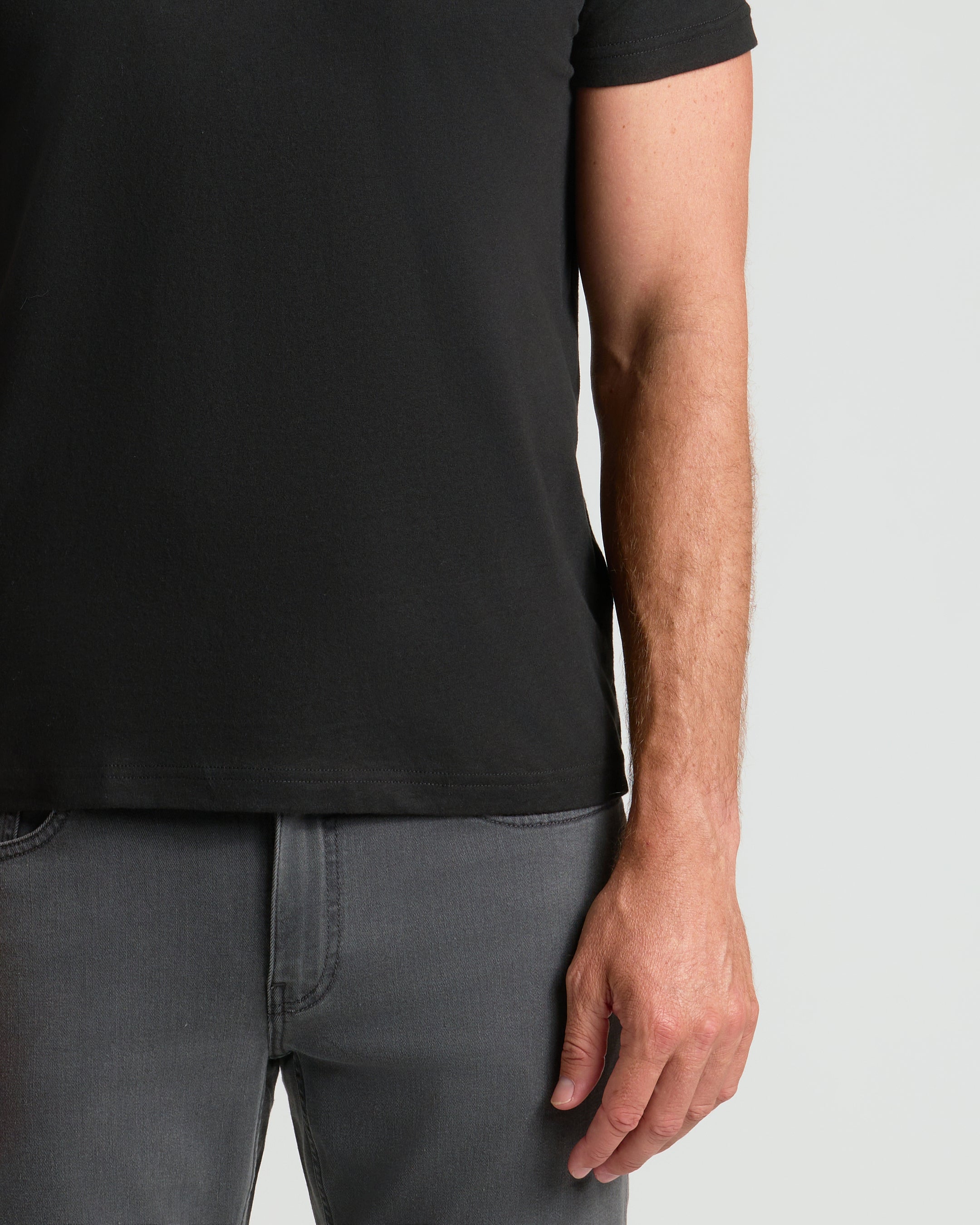 Kit com 3 Camisetas Gola Redonda - Preto