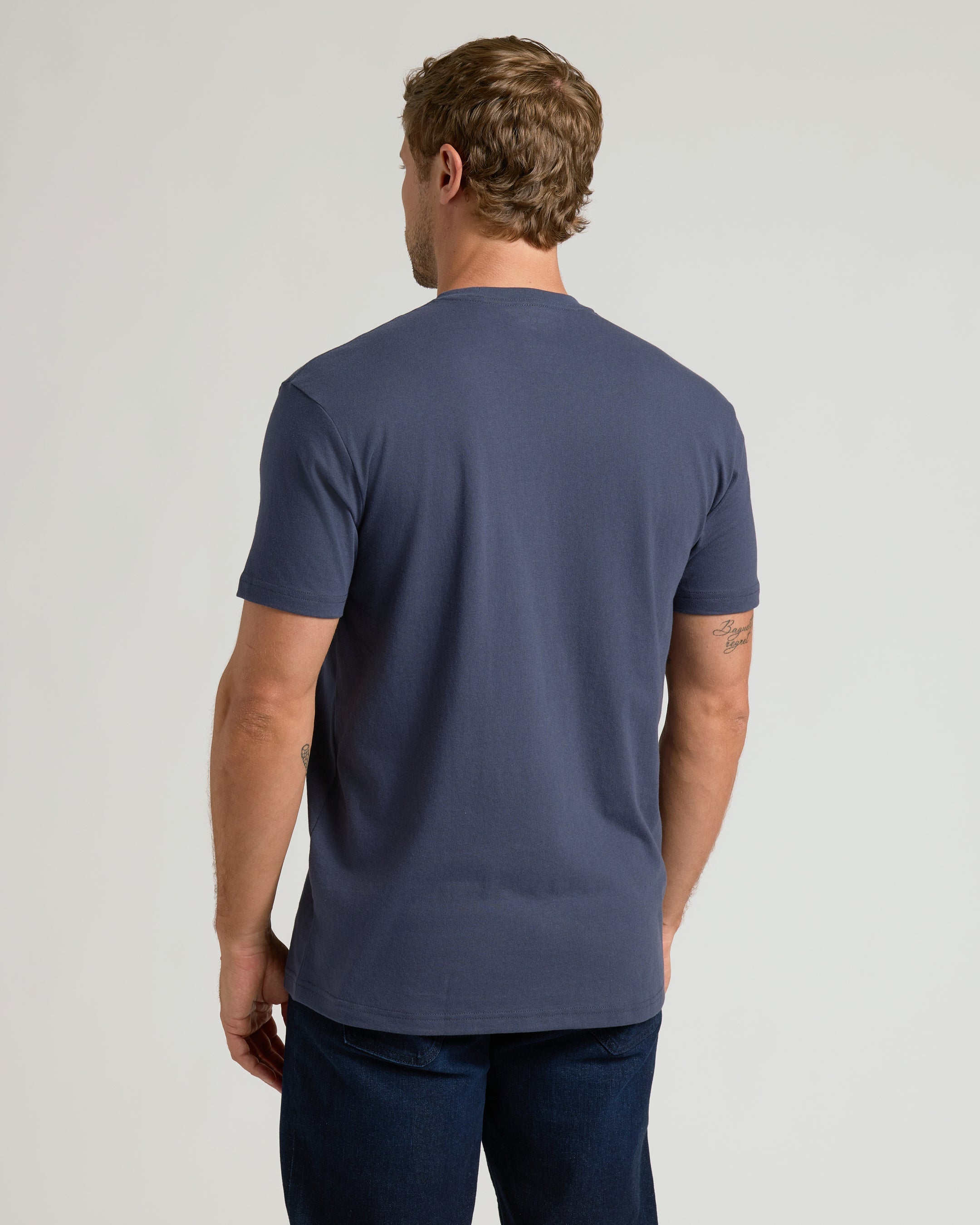 Camiseta Clássica Gola Redonda - Chumbo