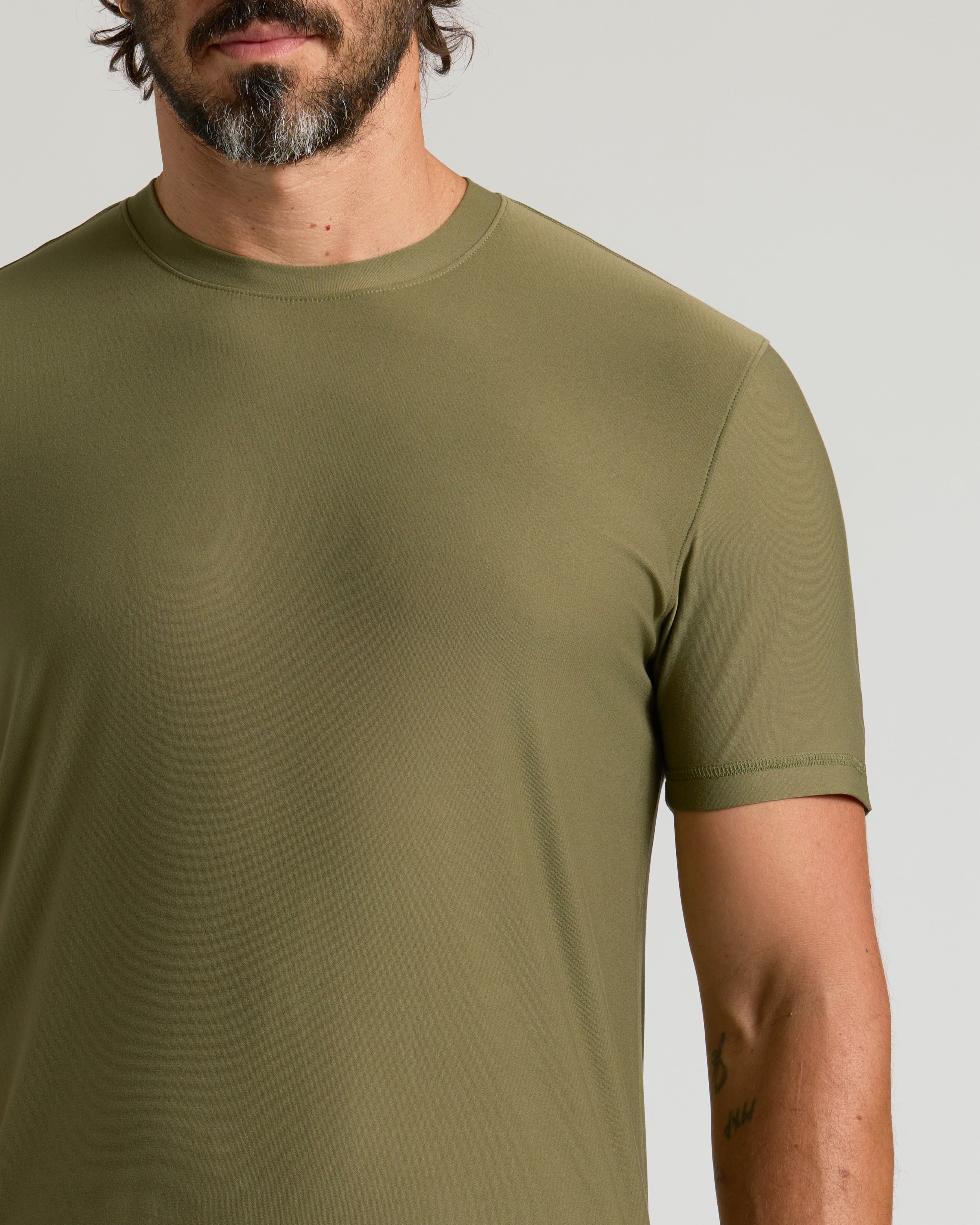 Camiseta Clássica Gola Redonda - Verde Militar