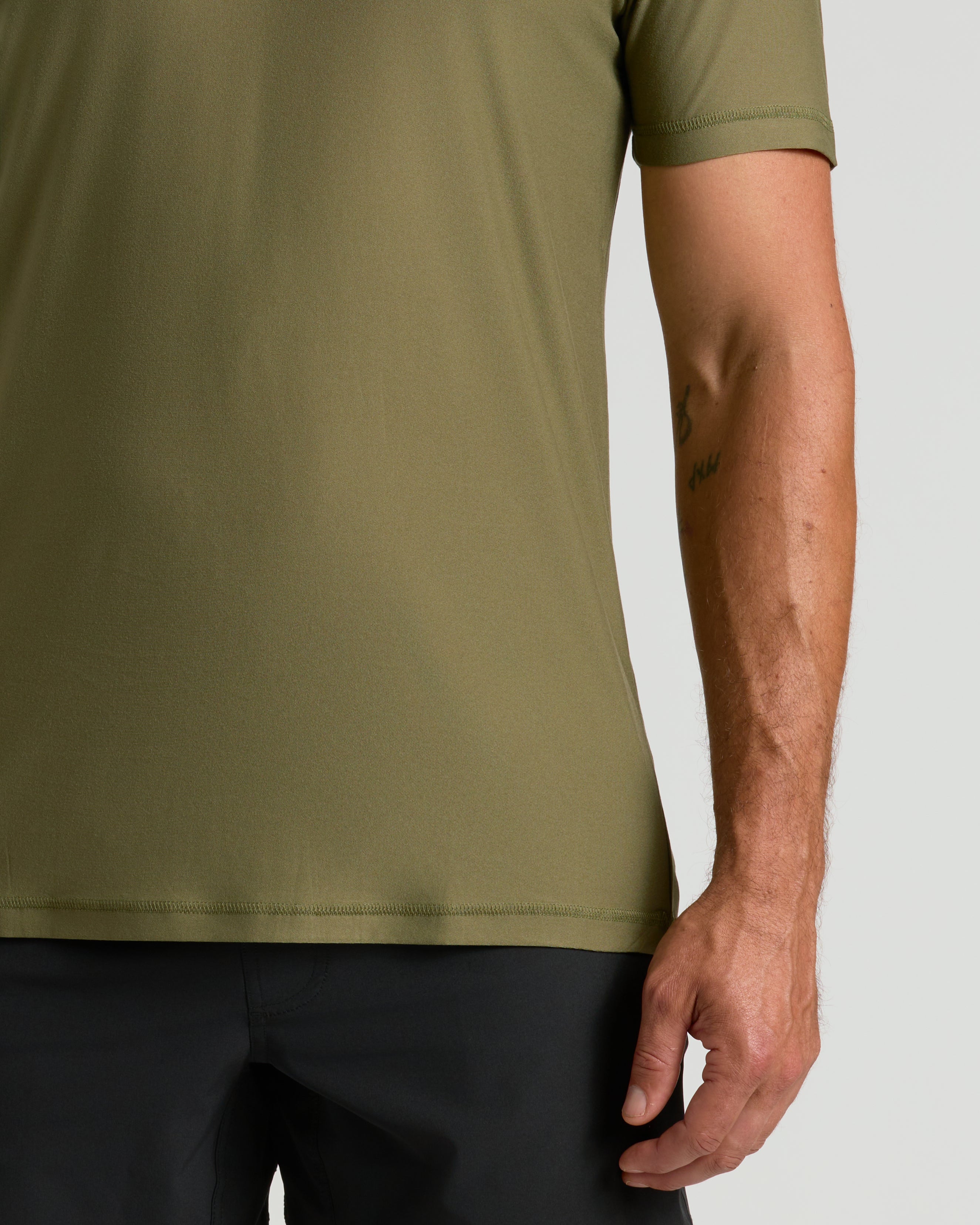 Camiseta Clássica Gola Redonda - Verde Militar