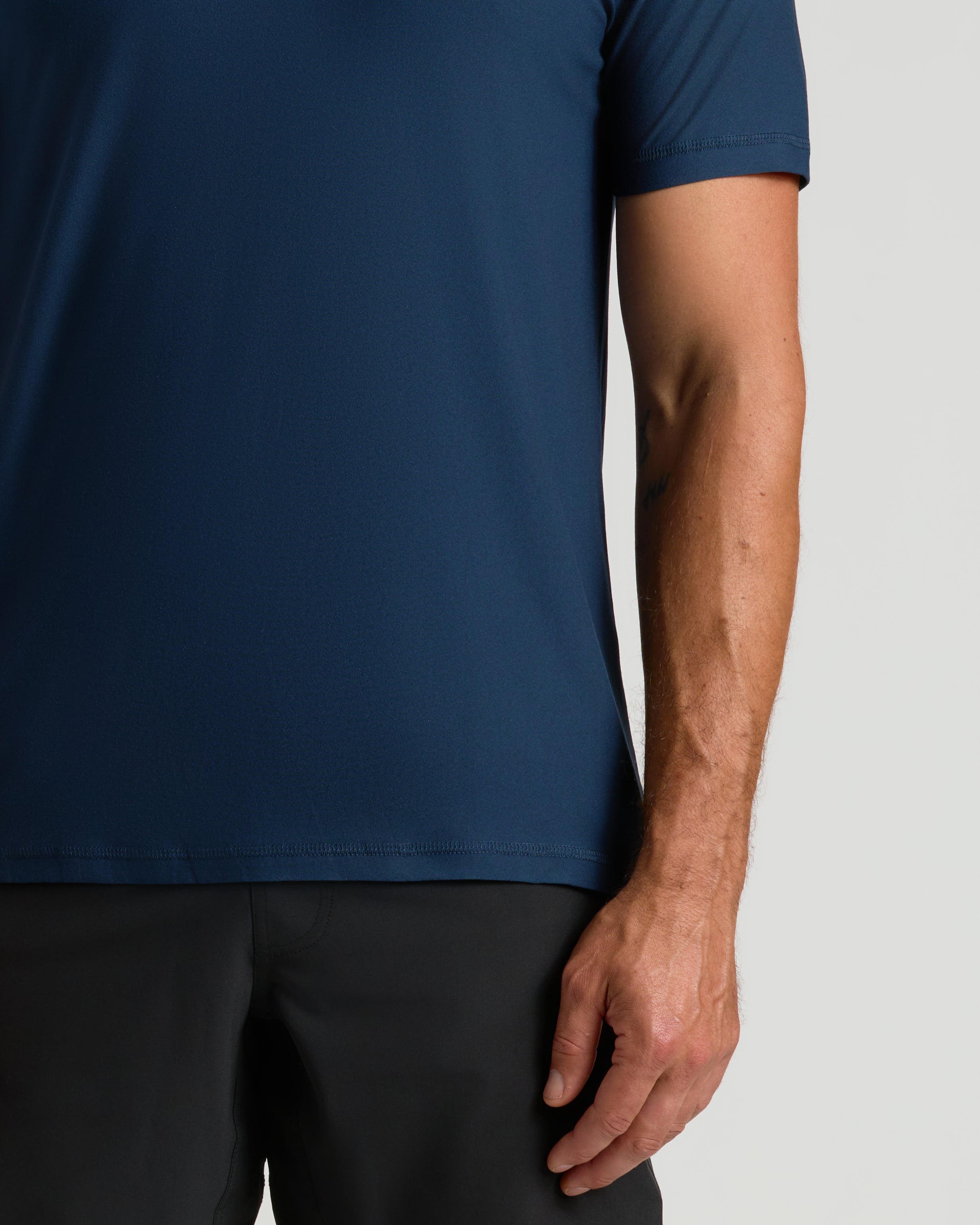 Camiseta Clássica Gola Redonda - Azul marinho