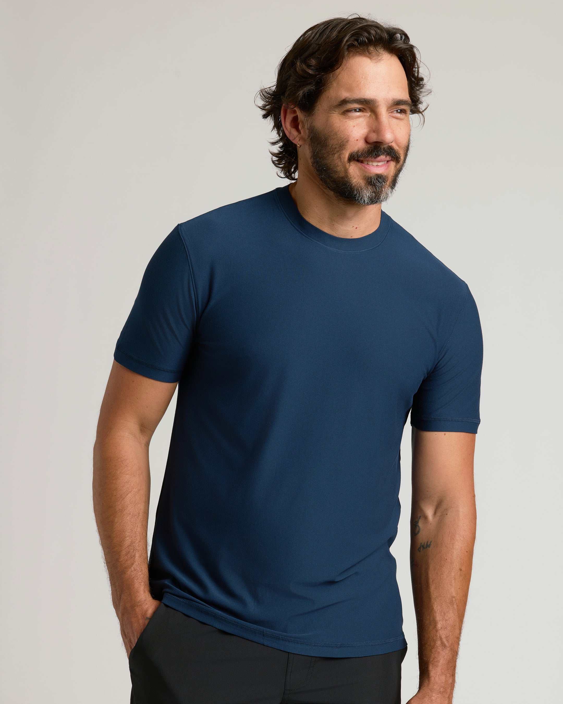 Camiseta Clássica Gola Redonda - Azul marinho