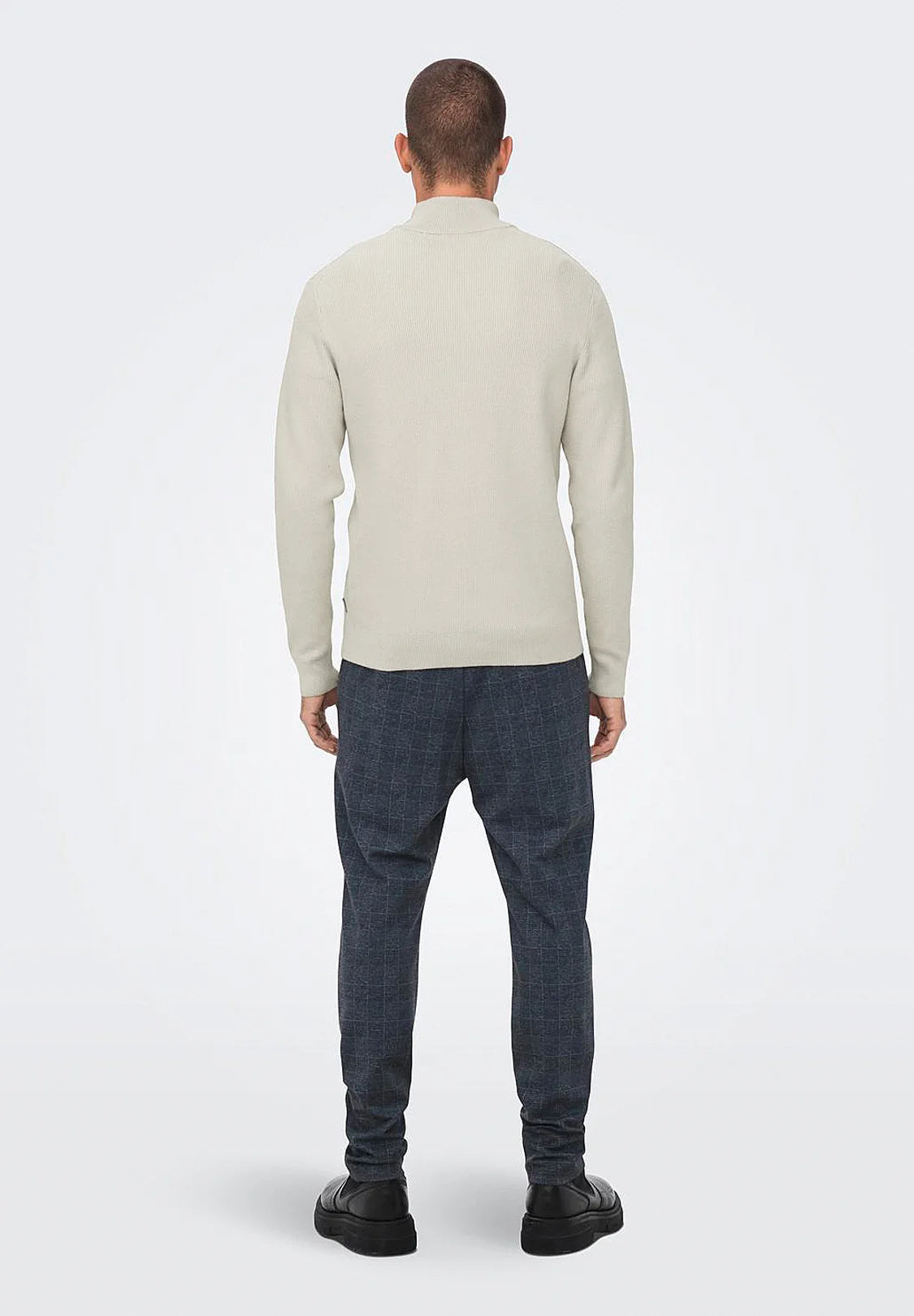 Suéter Comfort Texturizada com Gola Alta e Zíper - Bege