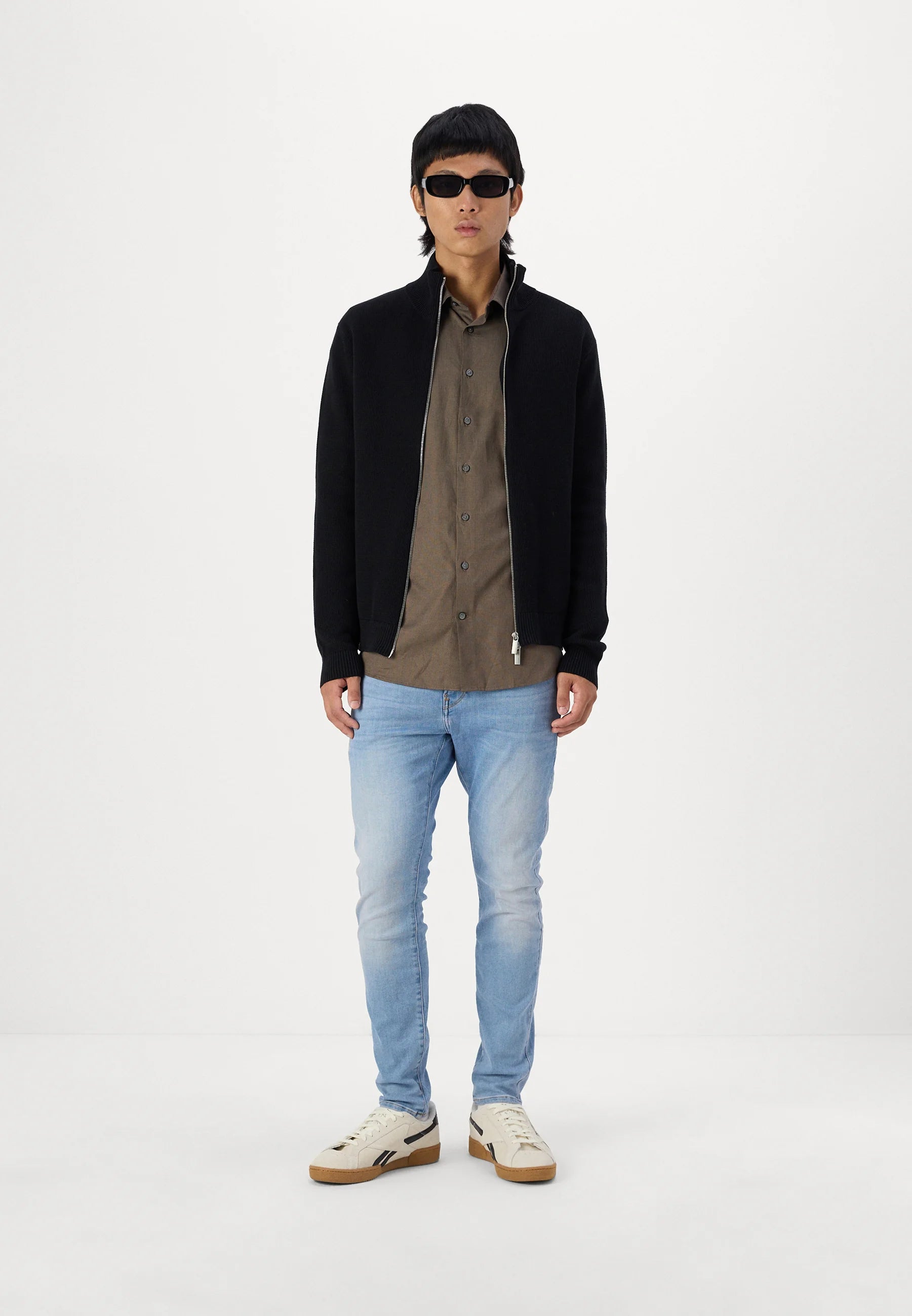 Cardigan Comfort com Gola Alta e Zíper - Preto