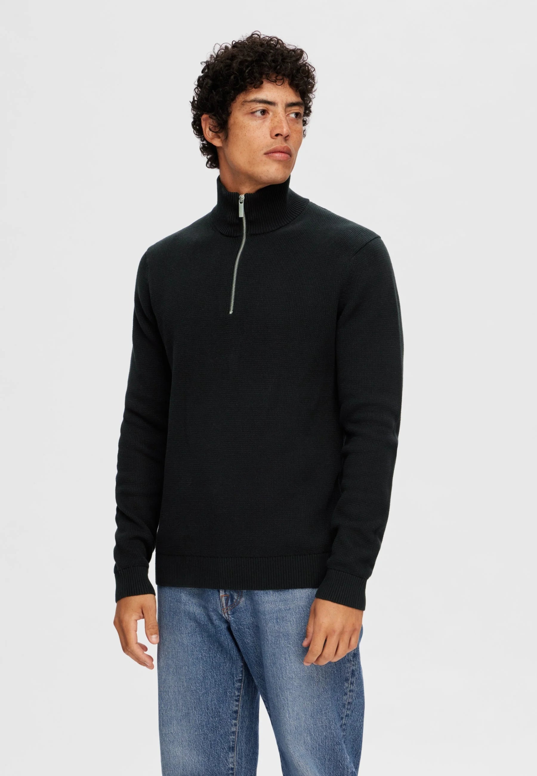 Suéter Comfort Texturizada com Gola Alta e Zíper - Preto