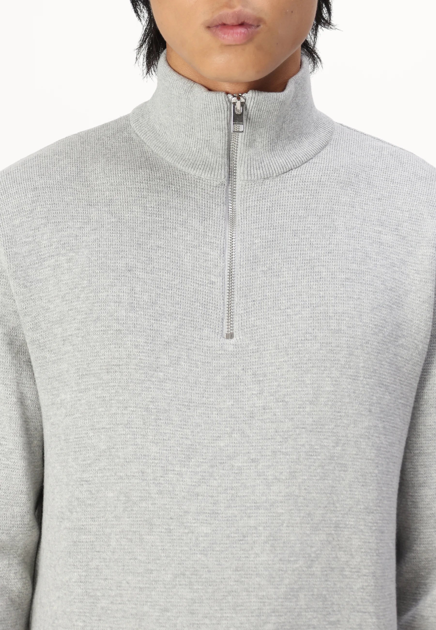 Suéter Comfort Texturizada com Gola Alta e Zíper - Cinza