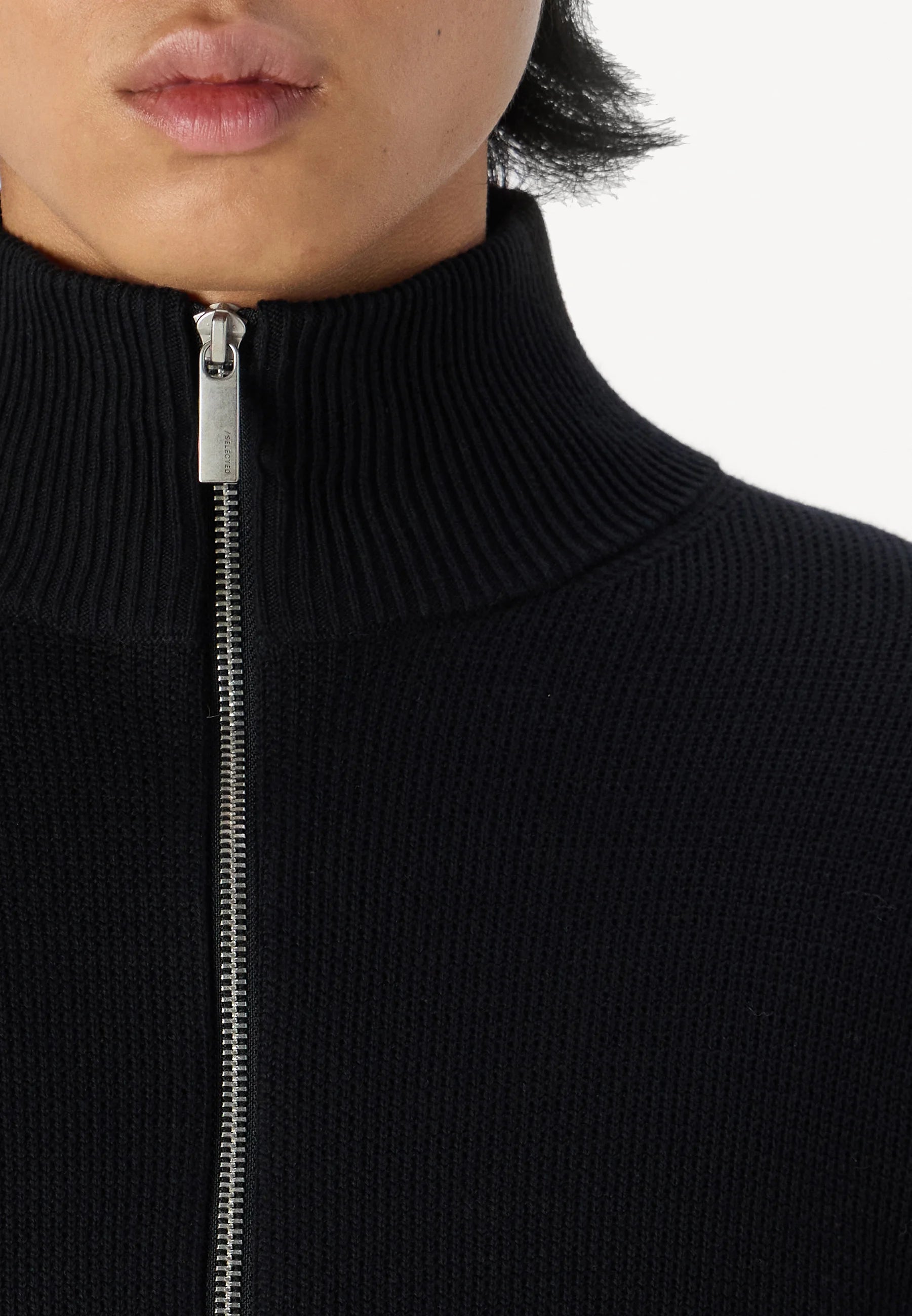 Cardigan Comfort com Gola Alta e Zíper - Preto