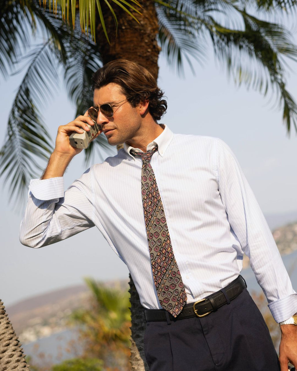 Camisa de algodão azul claro listrada, versátil para diversas ocasiões