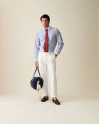 Camisa social azul com listras verticais, perfeita para ocasiões especiais.