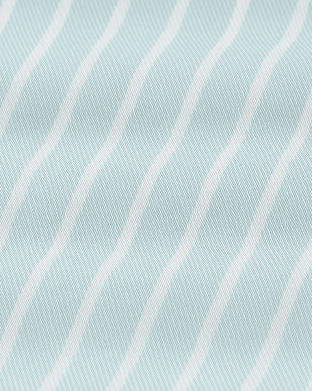 Camisa verde pistache listrada para looks casuais e sofisticados.
