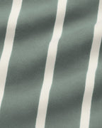 Camisa elegante em chambray verde oliva, com mangas longas e listras discretas