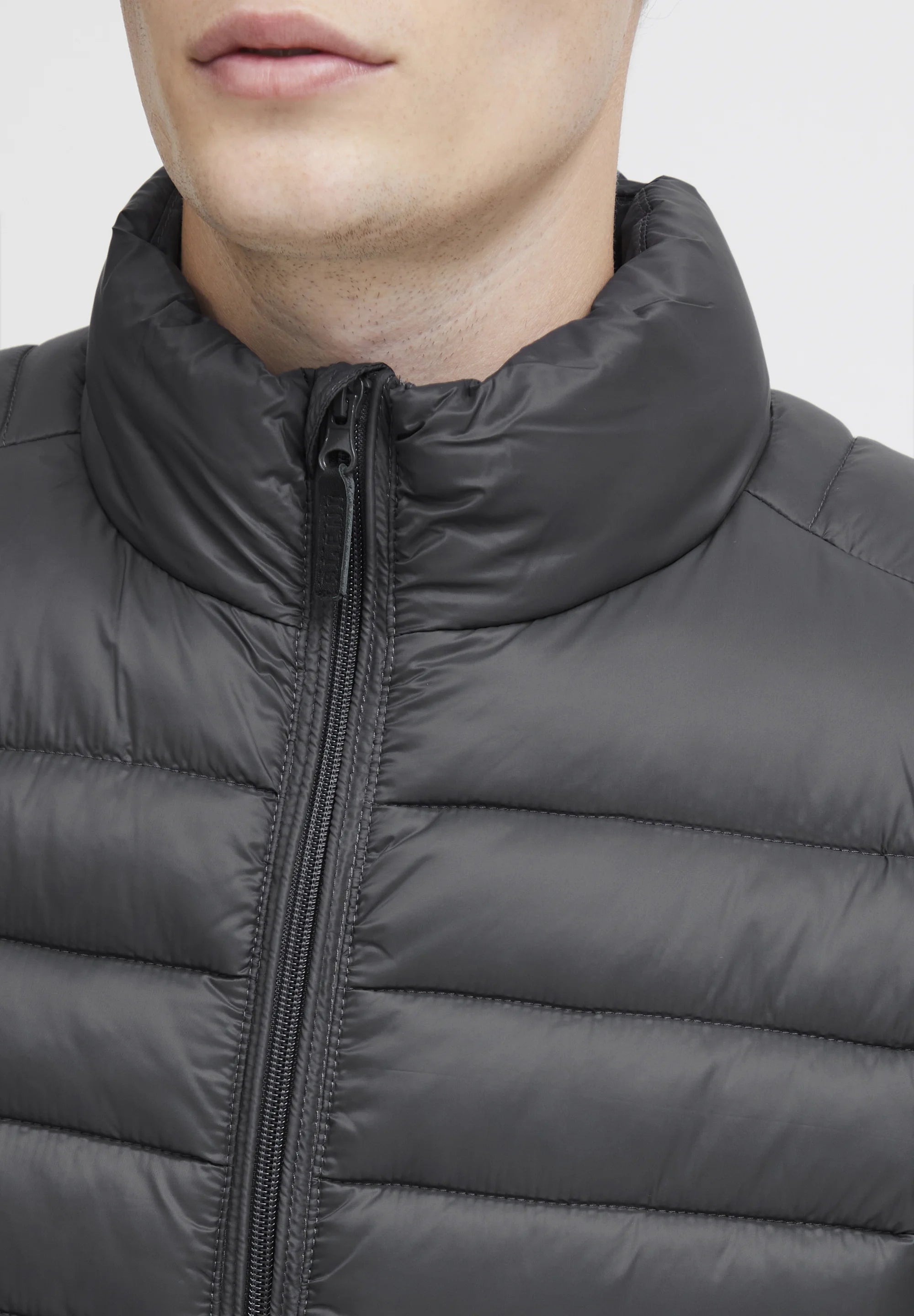 Jaqueta Puffer Ultraleve em Poliamida - Grafite