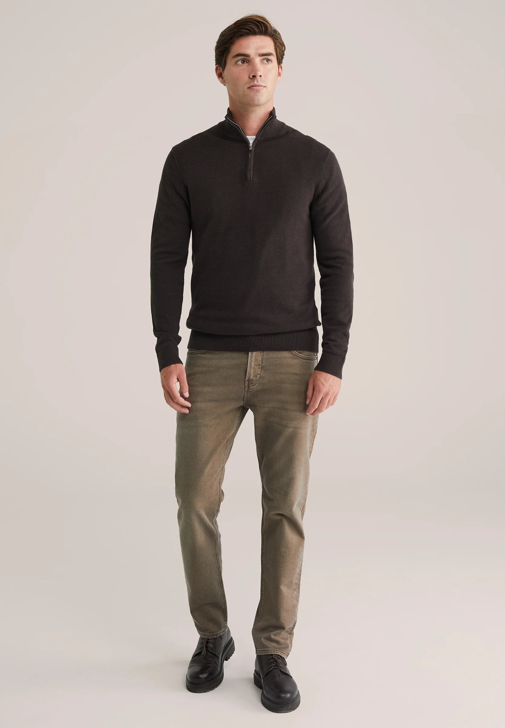 Suéter Masculino em Algodão com Gola Troyer e Zíper - Marrom