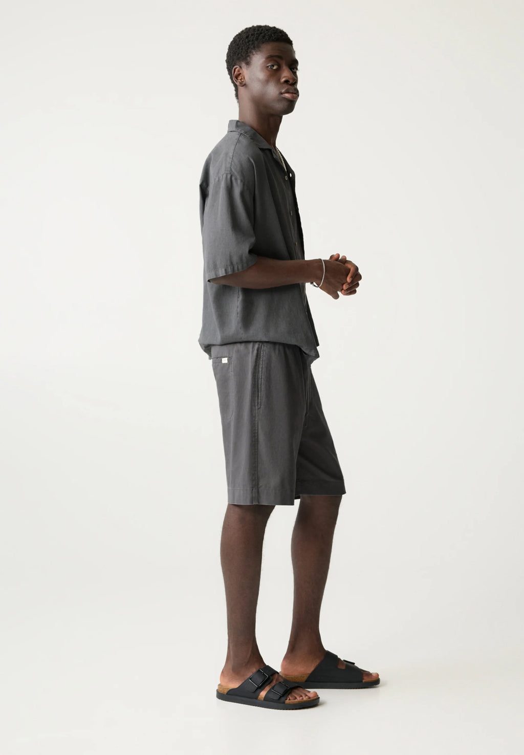 Bermuda em Linho - Cinza escuro